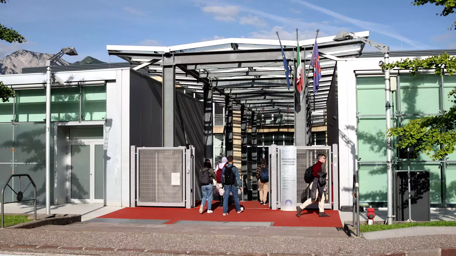 ingresso edifici Polo Ferrari